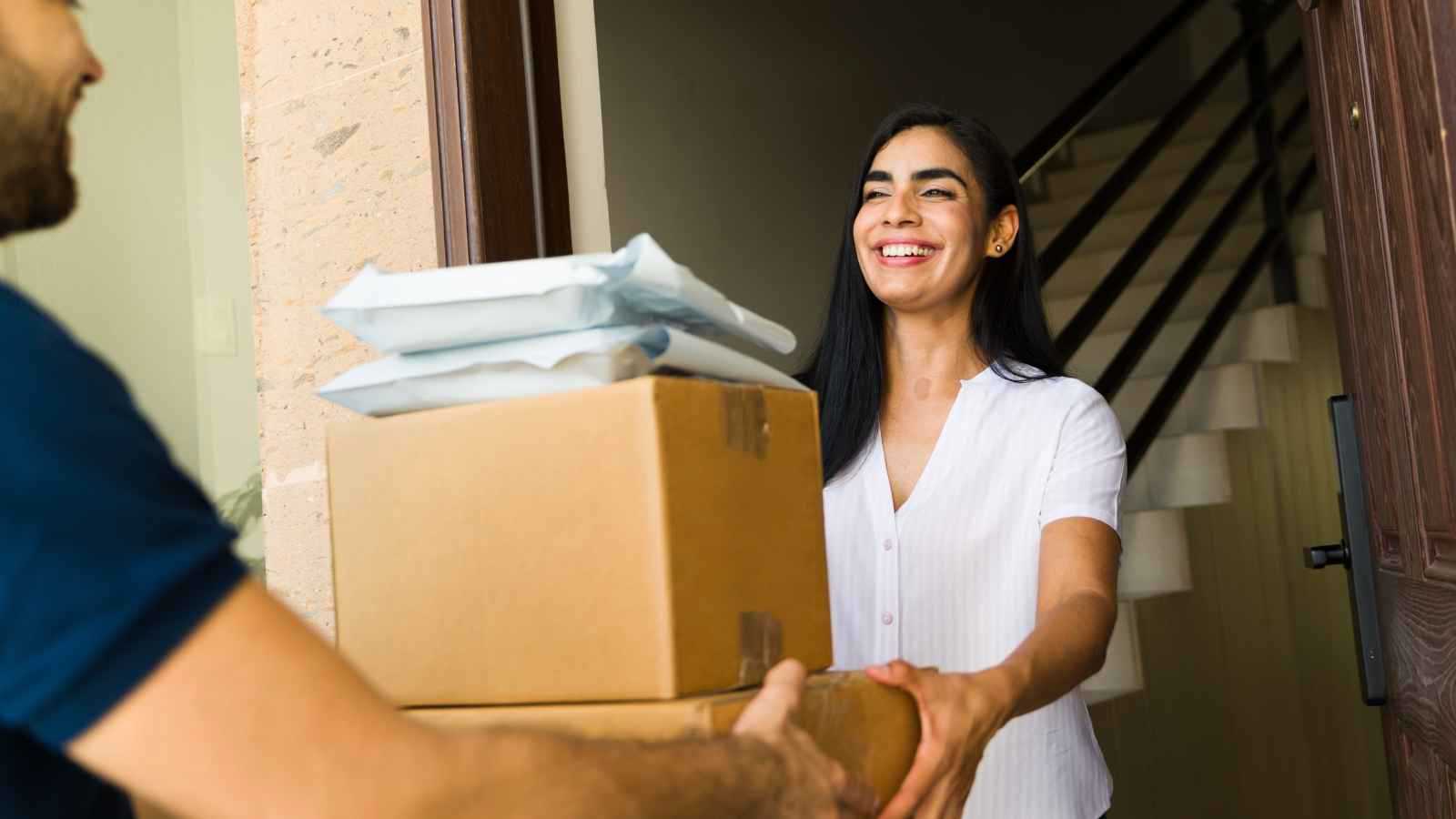 قواعد إتيكيت التعامل مع خدمات التوصيل عبر المنصات