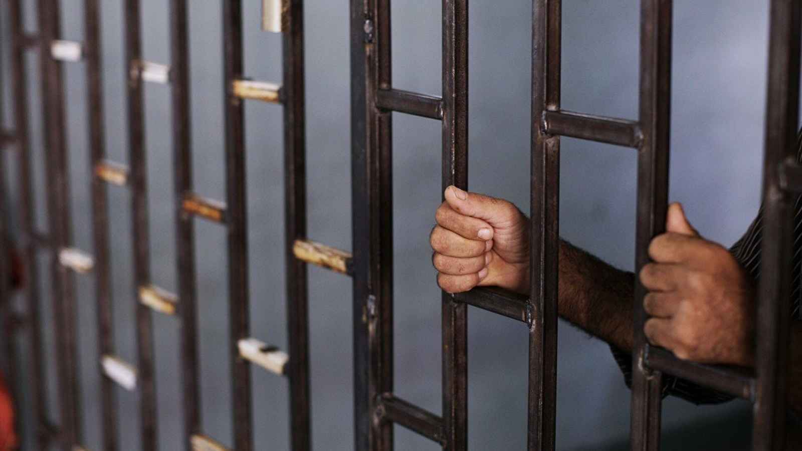 أب يعرض ابنه للبيع على فيسبوك!