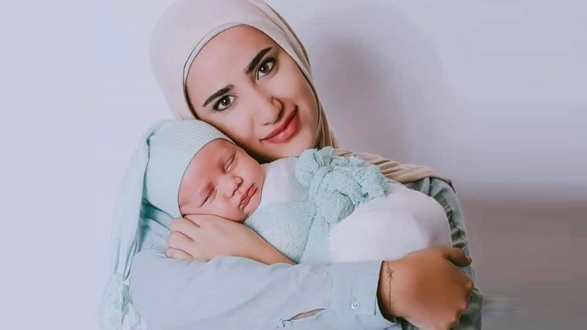المصابة بانفجار مرفأ بيروت ليليان شعيتو تلتقي طفلها بعد غياب سنتين