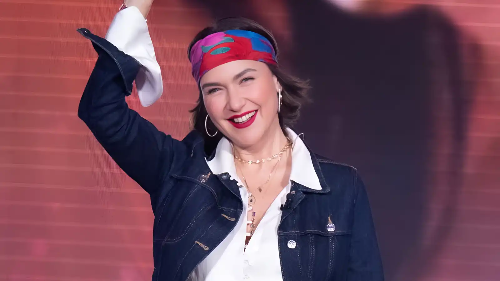 شيفال سام إلى جانب إيدا إيجه في "لدينا زفاف"