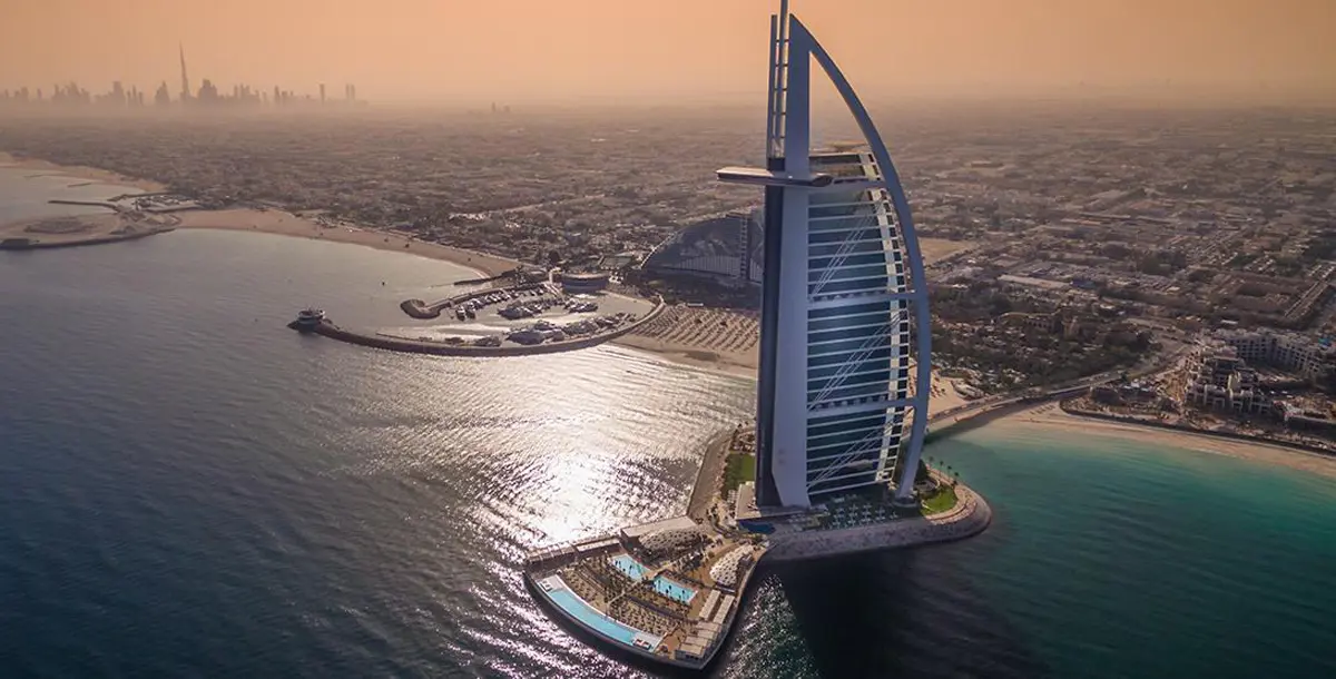 برج العرب يعيد افتتاح مطعم سكيب بإطلالته الأروع في دبي