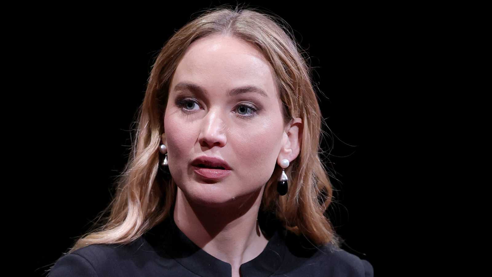 جينيفر لورانس تطرد روبرت دي نيرو وتعامله بقسوة شديدة لهذا السبب | وشوشة, image size:1600x900