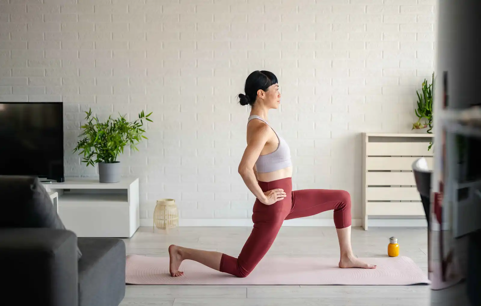 وضعية الهلال المنخفض (Low Lunge)