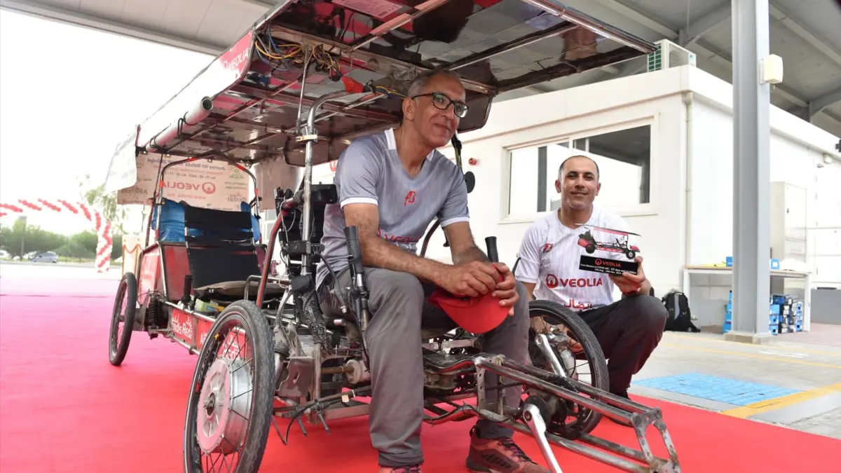 مغامران يسافران من المغرب إلى دبي على متن دراجة هوائية