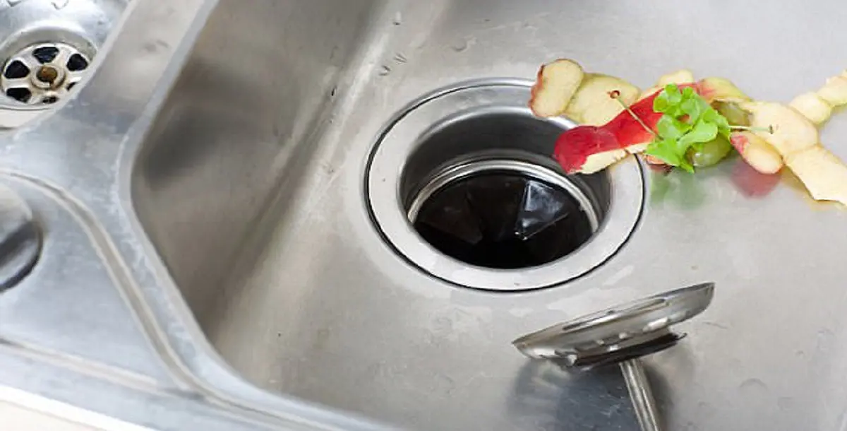 أشياء لا يتعين عليكِ التخلص منها في حوض غسل الأطباق!