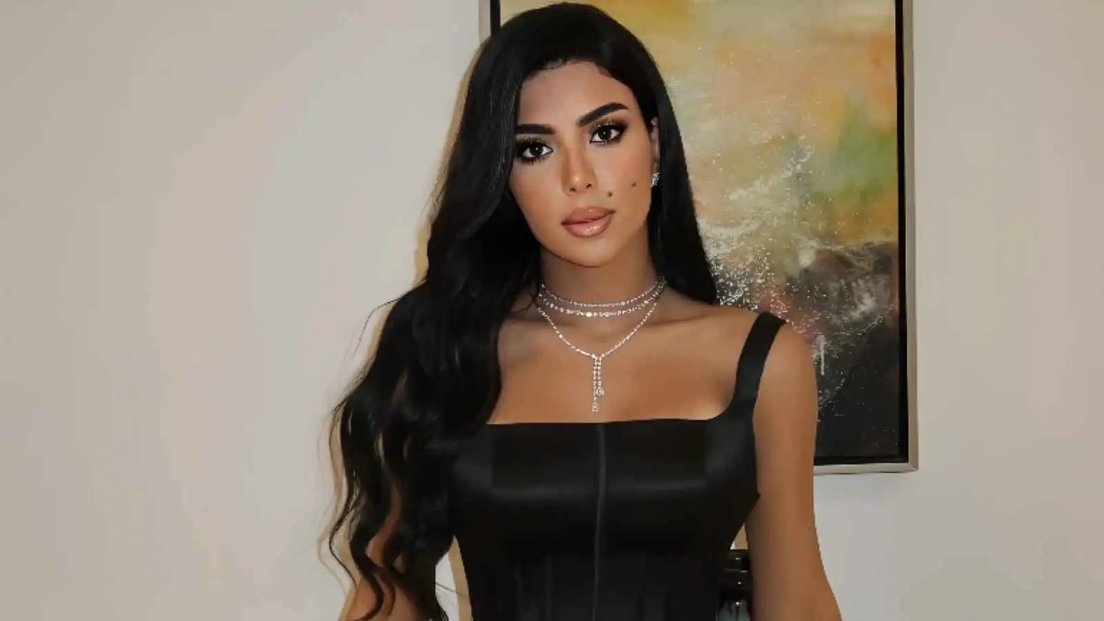 كارولين عزمي تروي لإسعاد يونس قصة إصرارها