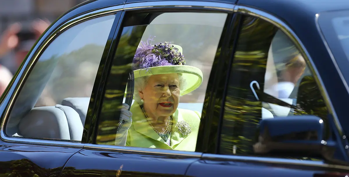 الملكة إليزابيث.. 4 مشاهد للجدة لم يلحظها كثيرون في الزفاف الملكي