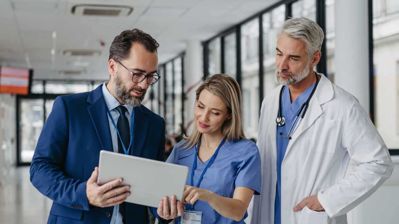 تعلمي الذكاء العاطفي في بيئات العمل الذكورية