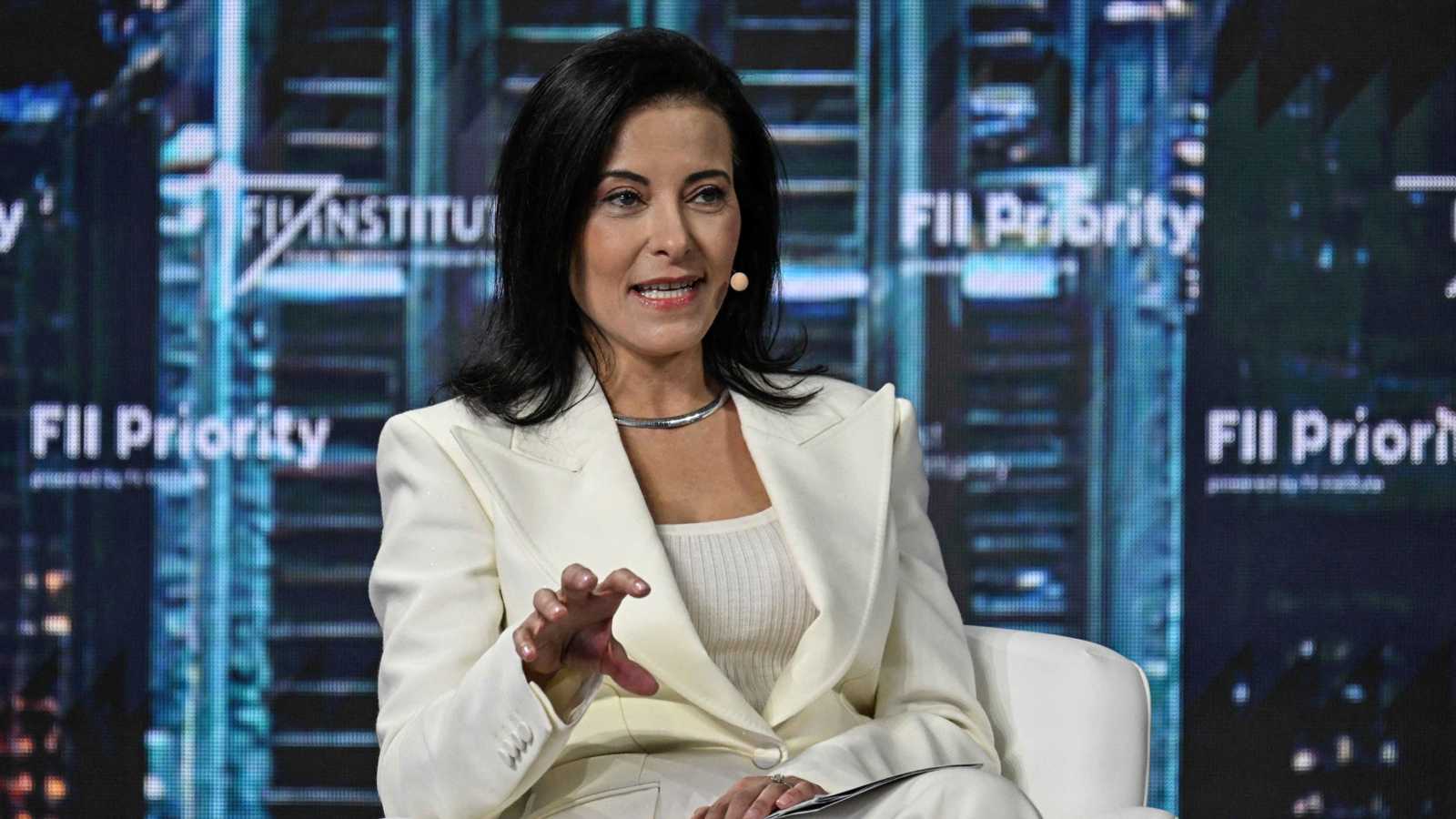 من هي المصرية دينا باول رئيسة "ميتا" الجديدة؟