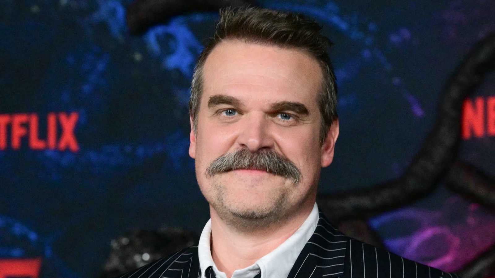 نجم Stranger Things ديفيد هاربر يكشف تفاصيل علاجه النفسي