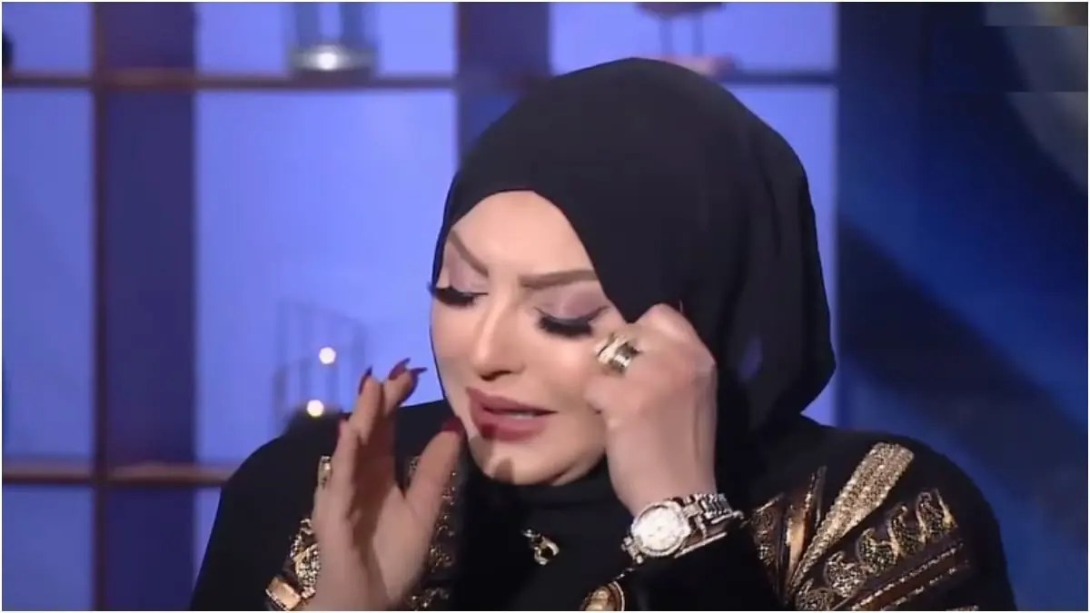 ميار الببلاوي تنهار بالبكاء على الهواء بعد عرض مشهد لها قبل اعتزالها