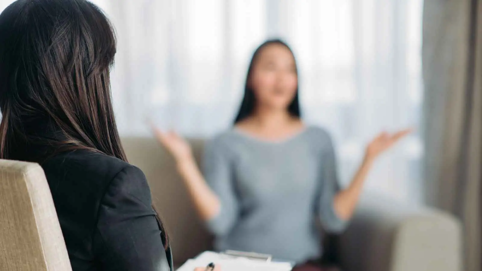 العلاج بالكلام يتقدم على الأدوية النفسية.. دراسة توضح