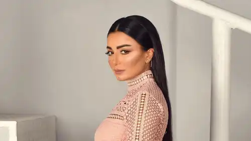 نجوم سوريا يواسون ديمة الجندي بوفاة والدتها