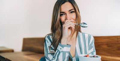 هل يختلف لون بشرتكِ بحسب الأطعمة التي تأكلينَها؟