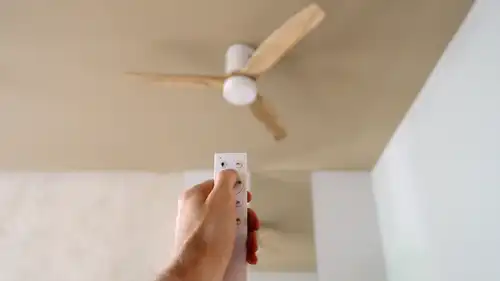هل تشغيل المروحة مع المكيف يوفر استهلاك الكهرباء؟