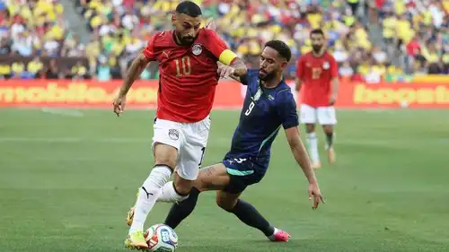 هل يحقق محمد صلاح إنجازاً تاريخياً في عيد ميلاده؟