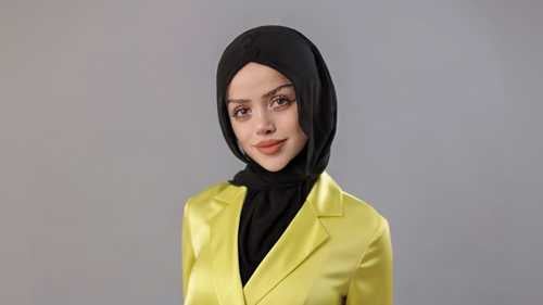 عبير الصغير تروي حكايتها مع الحجاب وموقفها من خلعه