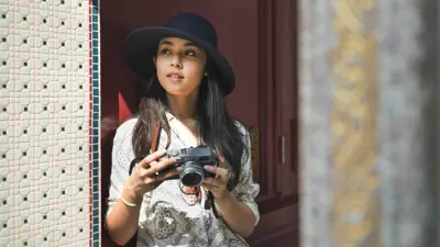 امرأة مسافرة بمفردها