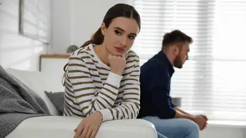 معنى العلاقة التي لا تشعرك بالغيرة وكيف تعيشينها؟