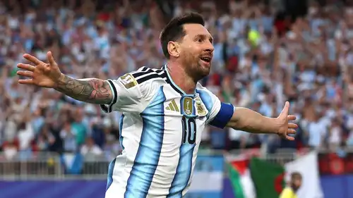 صورة ابنة رياض محرز مع ميسي في كأس العالم تتصدر الترند