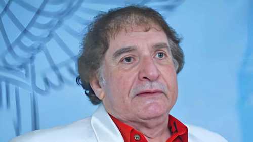 محمود حميدة وياسر جلال يزوران محيي إسماعيل في دار الرعاية