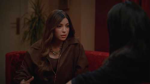 مشاجرة أمام المدرسة في الحلقة 11 من مسلسل "بابا وماما جيران"