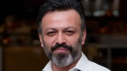 العثور على الممثل التركي سرحات كيليتش ميتا في منزله