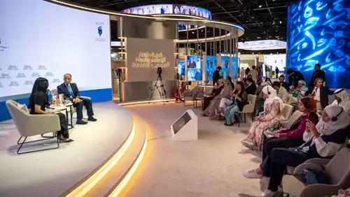 "قمة الإعلام العربي" تناقش تأثير الذكاء الاصطناعي على الرواية