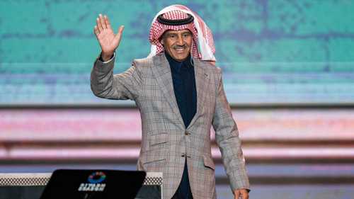 شاب صيني يُدهش خالد عبد الرحمن بأدائه لأغانيه