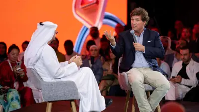 الصحافي والكاتب الأمريكي الشهير، تاكر كارلسون