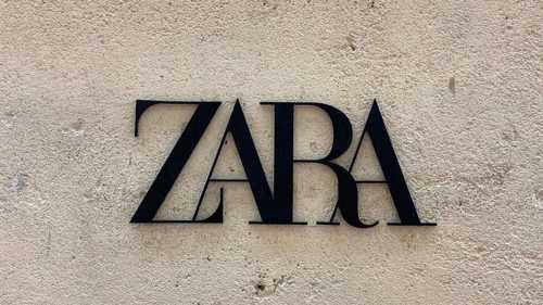 هيئة بريطانية تُجبر ZARA على حذف صورتين لعارضتين  لهذا السبب