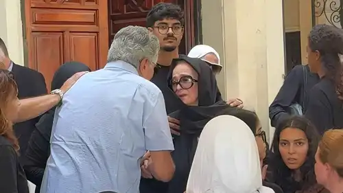 غياب نجلاء فتحي عن عزاء ابنتها ياسمين أبو النجا