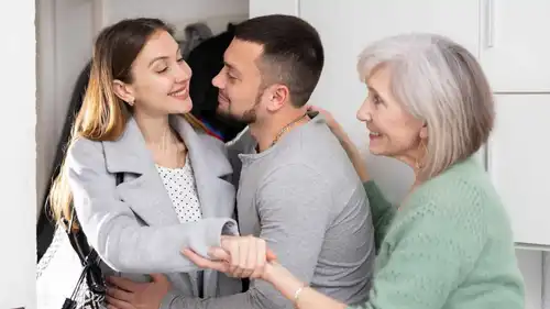أخطاء شائعة تقع فيها الكنة في أول سنة زواج