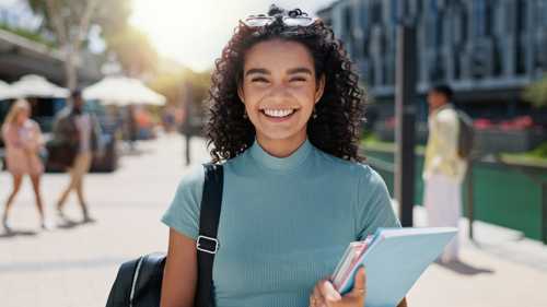 تفسير رؤيا المتزوجة في المنام عودتها إلى الجامعة