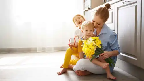 أمومة