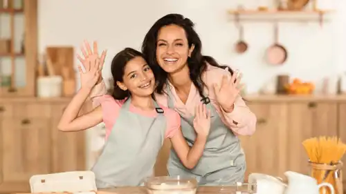 أمومة