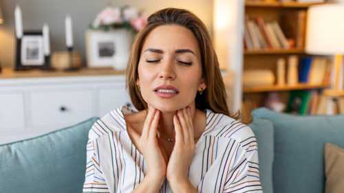 ما أنواع اضطرابات الغدة الدرقية؟ دليل شامل للأسباب والأعراض