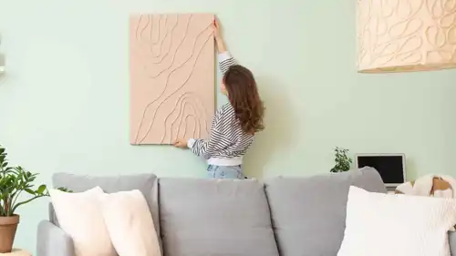 علّقي لوحاتك المفضلة مع هذه الحيل الذكية