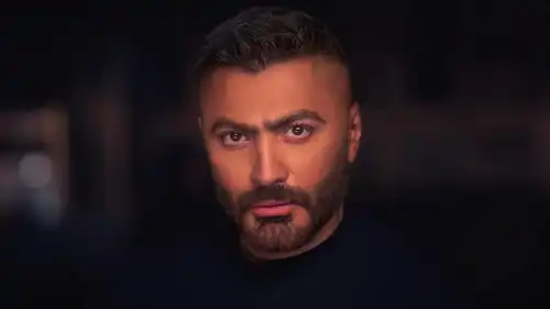 مصير حفلات تامر حسني بعد وفاة والده