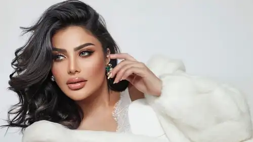 ظهور نادِر لـ أمل العوضي برفقة ابنتها يشعل التفاعل