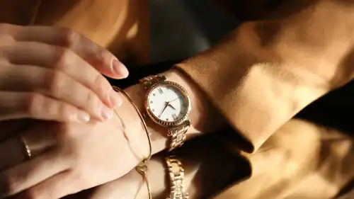تفسير الحلم بارتداء ساعة يد ثمينة وعلاقته بالنجاح