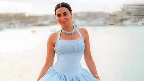 ميرهان حسين تلمح لفنانة تقلد شكلها.. من تقصد؟