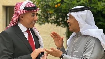 محمد عبده وعمر العبداللات يغنيان في حفل زفاف الأمير الحسين