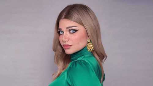 أول رد من ياسمين الخطيب على أزمة المنديل وفستانها