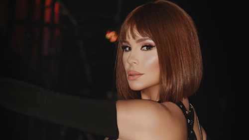كارول سماحة... أنوثة هادئة بطابع جمالي خاص
