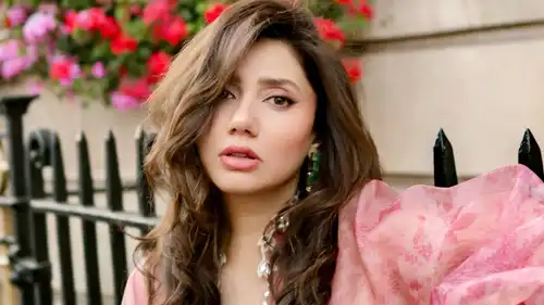 ماهيرا خان تعلن حملها الثاني بعد 17 عاما من ولادة الأول.. كيف علّقت؟