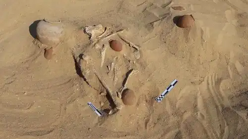 اكتشاف مقبرتين نادرتين من العصر العتيق بالمنيا