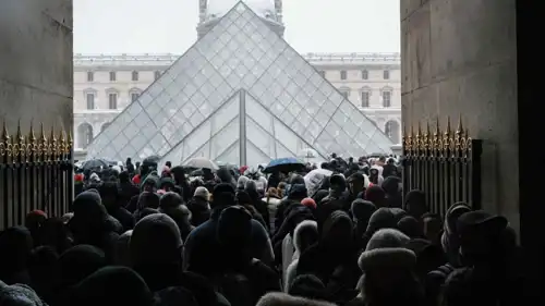 فيديو جديد يكشف تفاصيل صادمة في سرقة متحف اللوفر