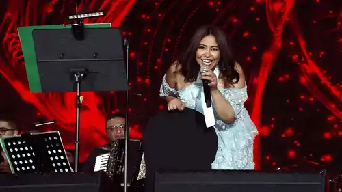 شيرين عبد الوهاب تعيد نشر أجواء حفلها في الساحل الشمالي