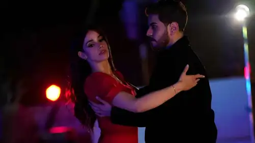 أجواء رومانسية تجمع ياسين رشدي ونور عمرو دياب